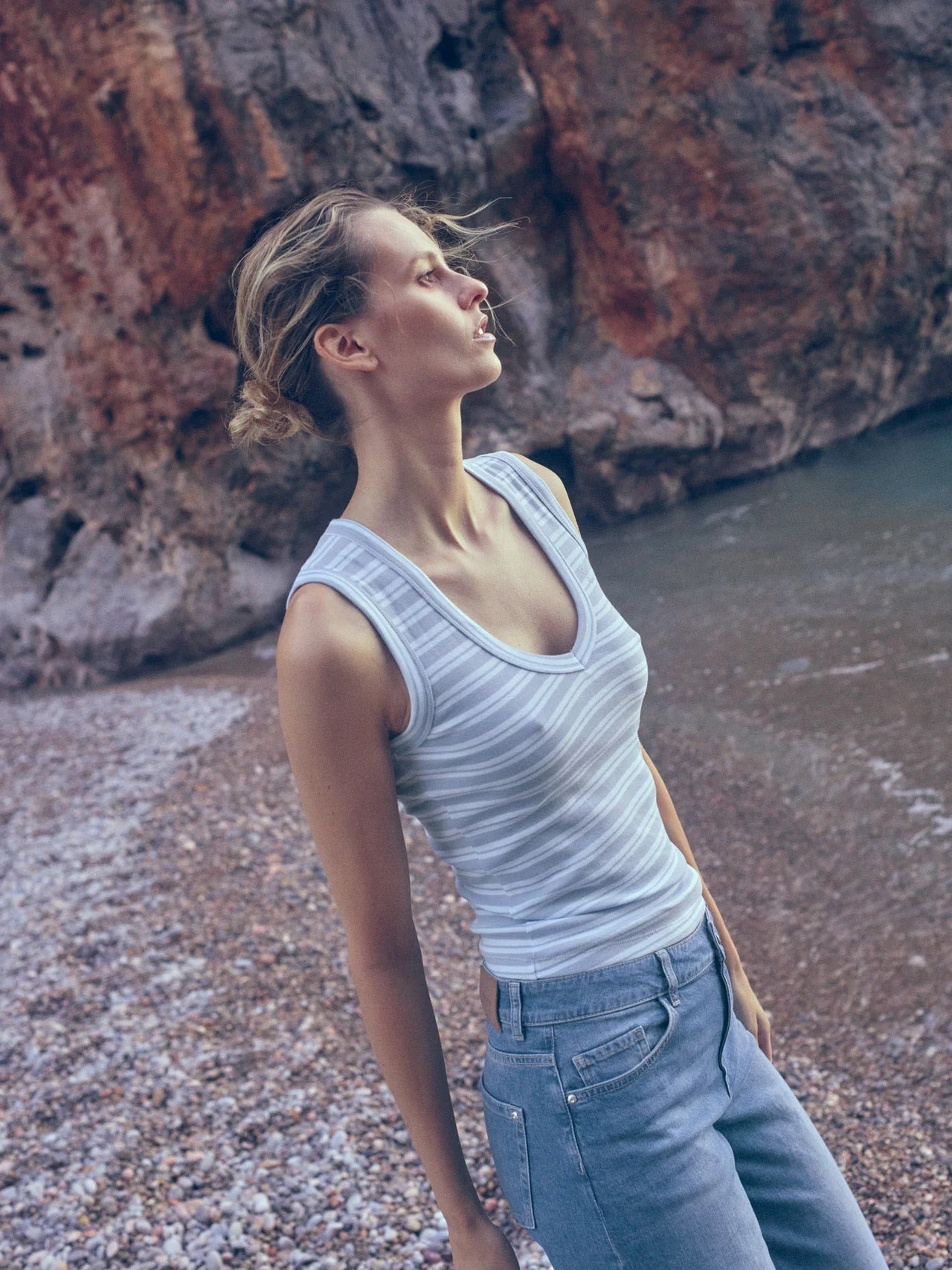 Mos Mosh Elle V-Neck Solid tank top